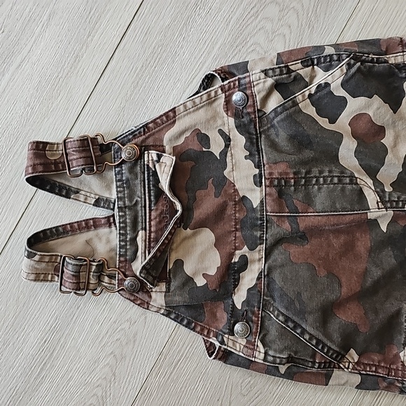 OshKosh Camo Overalls, 24 Months - Picture 2 of 8